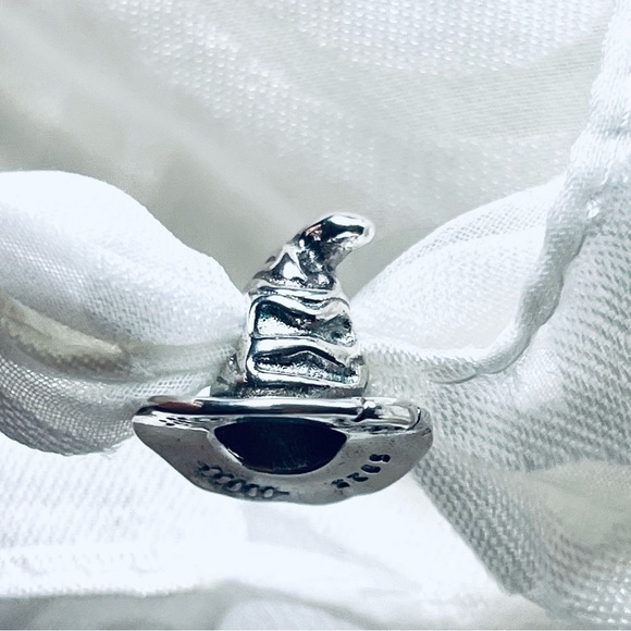 🧙♂️ NWOT Sorting Hat Charm – Harry Potter ✨ - Picture 6 of 12
